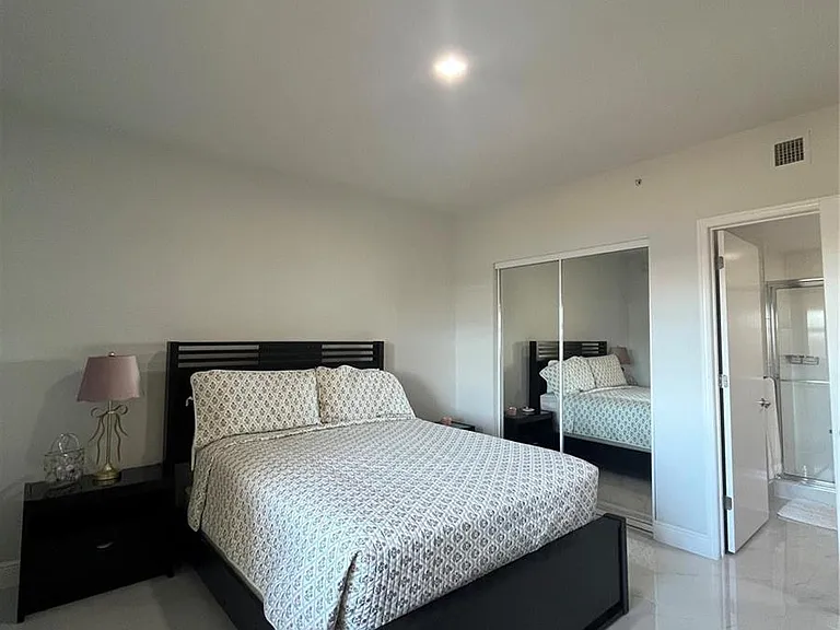 2650 Lake Shore Dr #803 — Photo 5