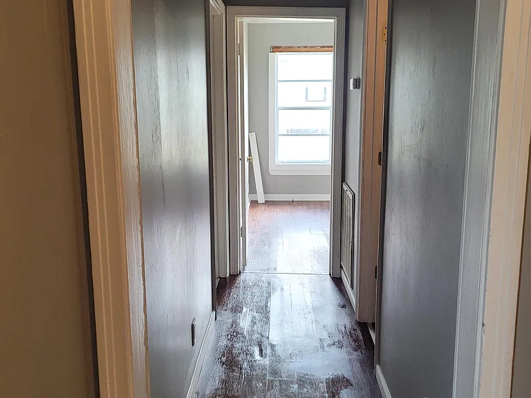 621 Brady St — Photo 6