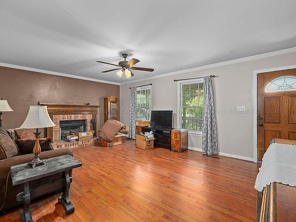 3rd image of 2669 Chestnut Way