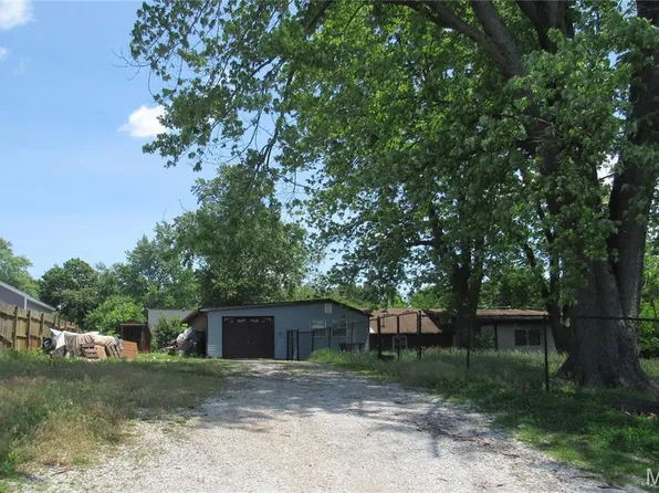 215 S Oak St, Cottage Hills, IL 62018