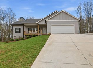 400 Garrett Rd, Demorest, GA 30535