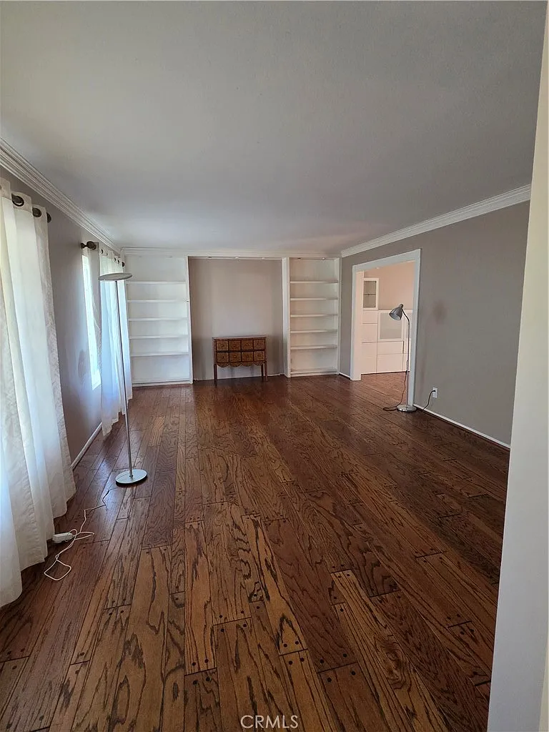 5 bed, 2820 sqft, $5,500 — Photo 2