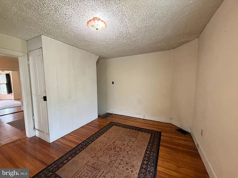 508 W Burke St — Photo 26
