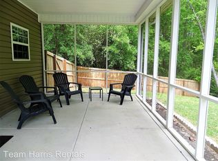 2438 Market Hill Dr, Fayetteville, NC 28306
