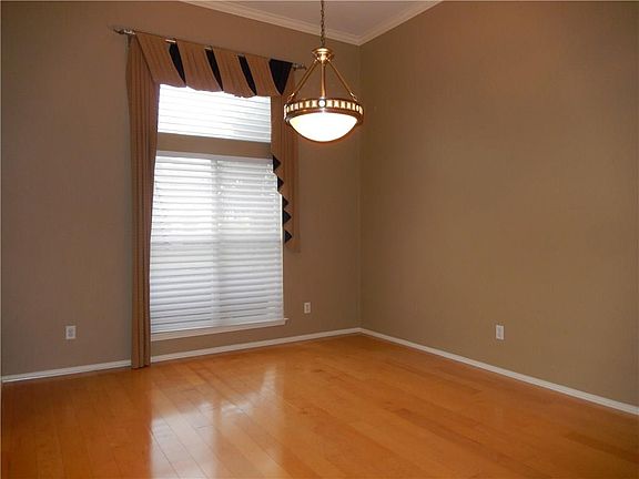 4th image of 2936 Moody Dr