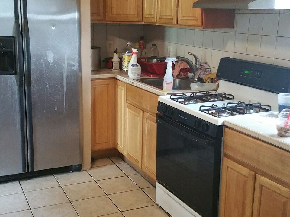 2nd image of 336 Fulton St