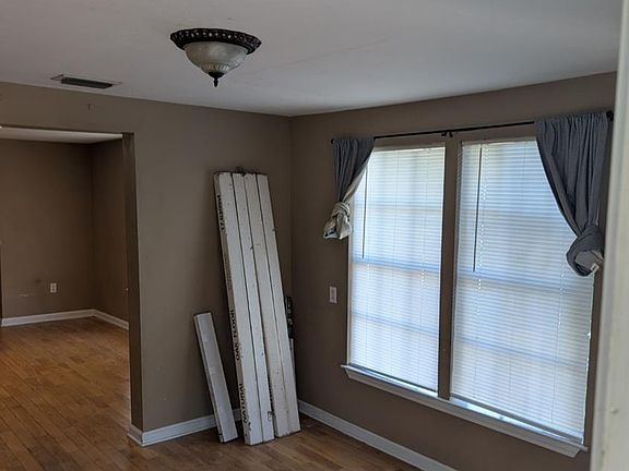 4th image of 285 Marlin St