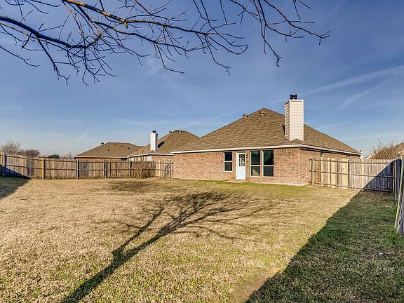 2nd image of 1116 Manhassett Ct