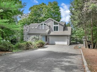 34 Belford Dr W, Hewitt, NJ 07421