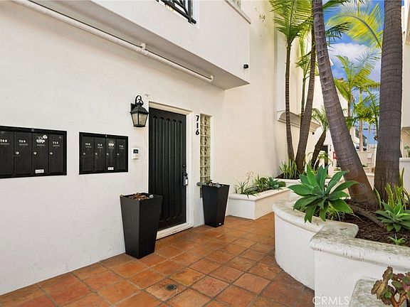 3rd image of 716 Manhattan Beach Blvd