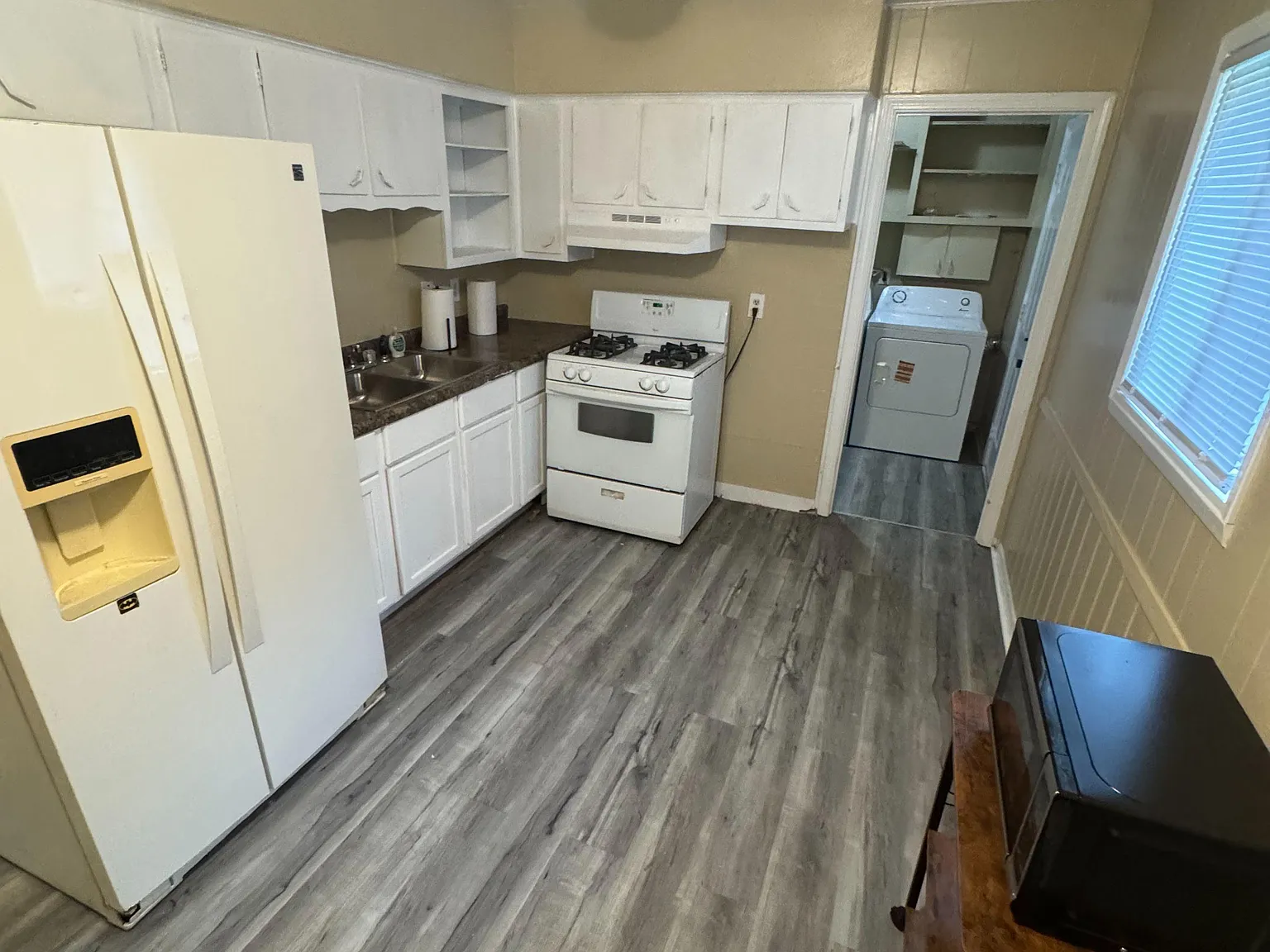 4 bed, 1.0 bath, 1000 sqft, $802 — Photo 3