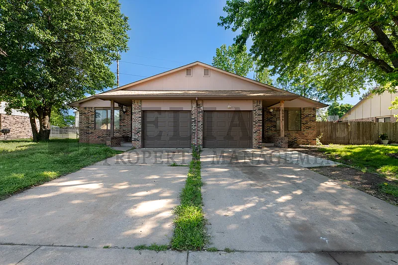 3 bed, 2.0 bath, 1850 sqft, $1,575 — Photo 2