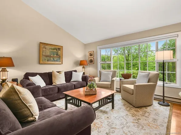 71 Castle Hill Road, Newtown, CT 06470