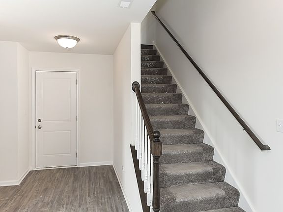 3rd image of 1040 E Oakton St