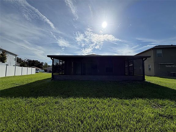 5th image of 9847 EDMONTON DRIVE