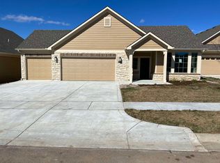 924 E Cross Creek Ct, Derby, KS 67037