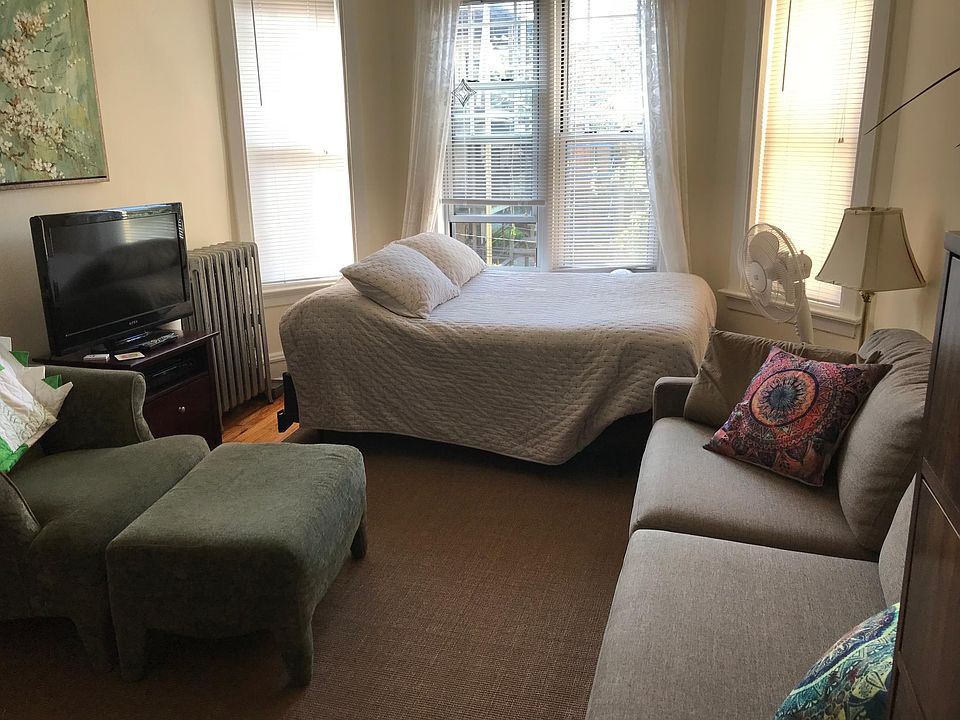 1st image of 4520 N Greenview Ave APT 2A