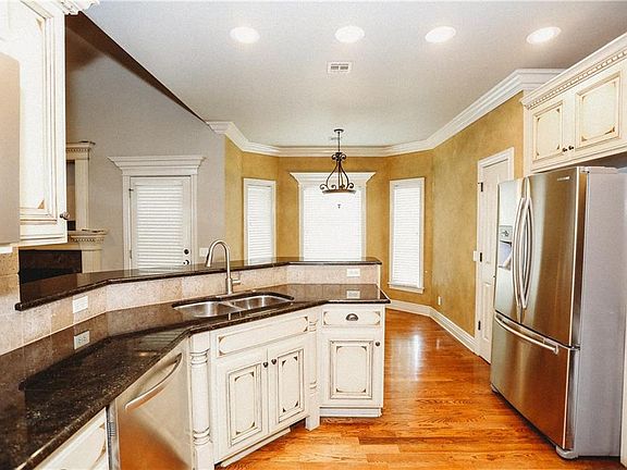 5th image of 3607 SW Riverwood Pl