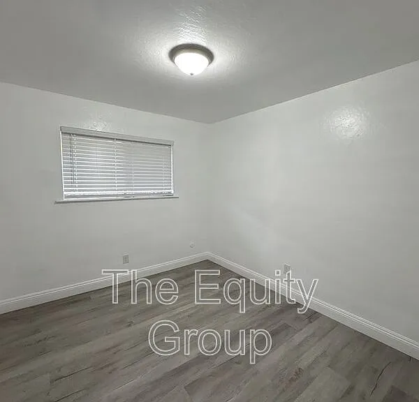 315 NE 3rd Ave #B — Photo 13