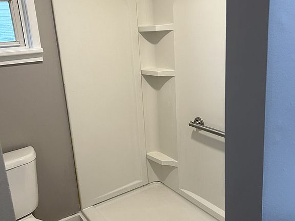 5th image of 8-10 Clark St #8