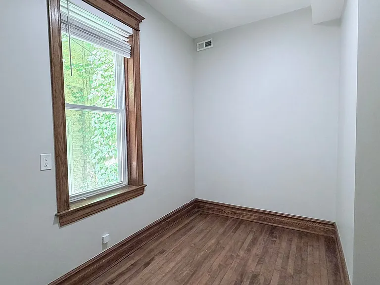 2615 S Lawndale Ave — Photo 8