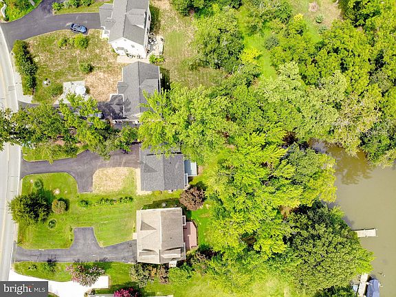 5th image of 3592 Loch Haven Dr