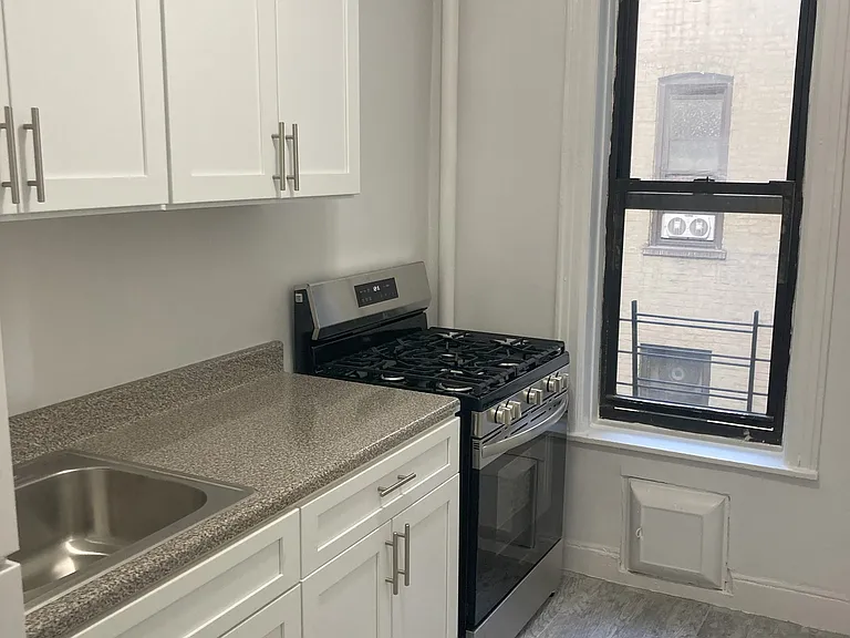45-54 39th Pl #2E — Photo 24