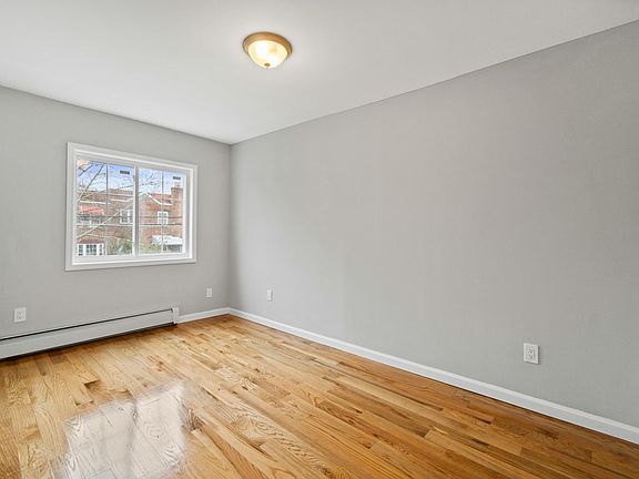 5th image of 421 Revere Ave #B
