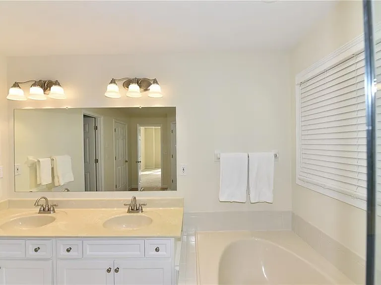 2515 Spring Grove Ct — Photo 23