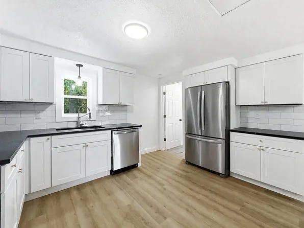 2124 Bernice Ave, Flint, MI 48532