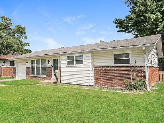 2nd image of 8 Ridgelawn Ct