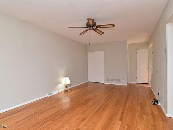 5th image of 1541 Hyde Park Ave