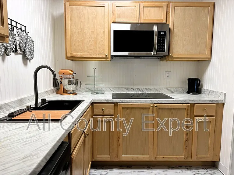 5760 Charleston Ln — Photo 6