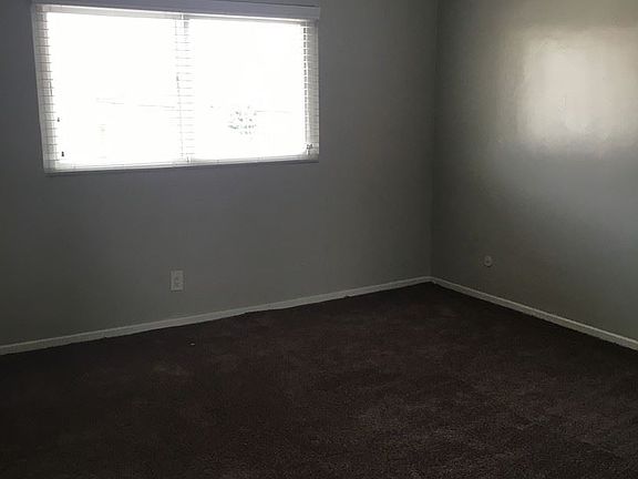 5th image of 112 E Buckthorn St APT 9
