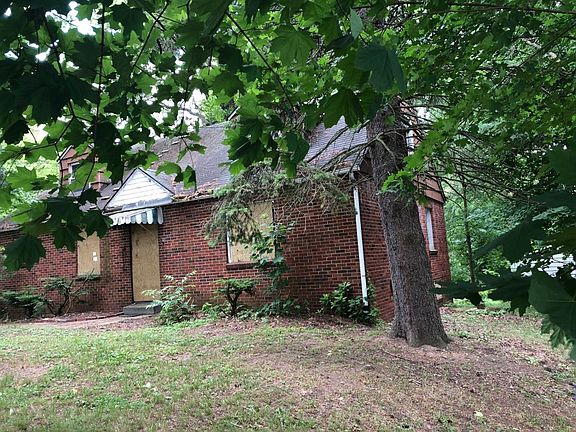 3rd image of 1580 Canton Rd