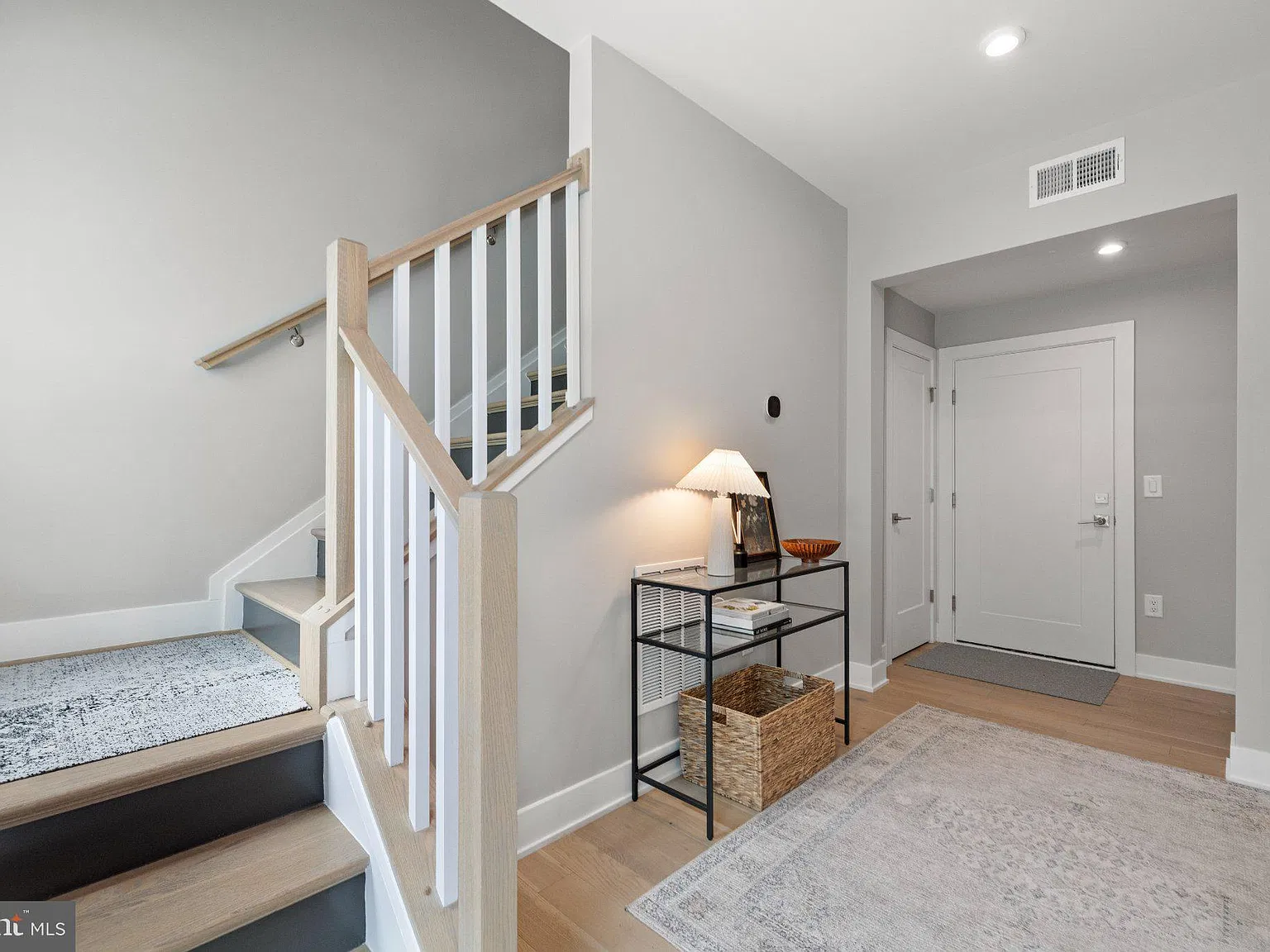 Metro Walk Flats/Lifts Condo — Photo 4