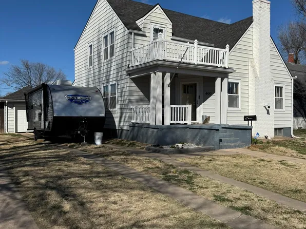 460 W 3rd St, Hoisington, KS 67544