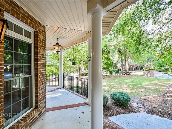 3rd image of 115 Royal Crest Cir