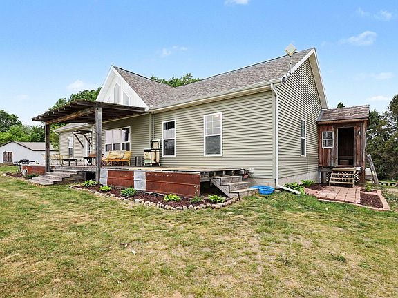 3rd image of 2404 Froede Rd
