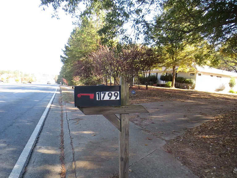 1799 Powder Springs Rd SW — Photo 5