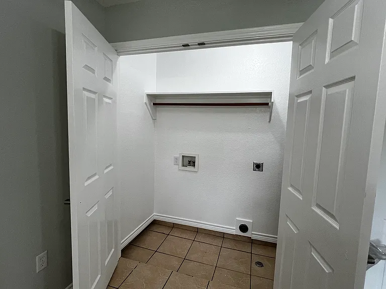 511 W Live Oak St #B — Photo 7