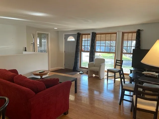 1485 Evergreen Ln N — Photo 1