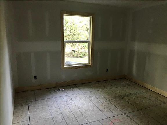 3rd image of 5520 W 101st St