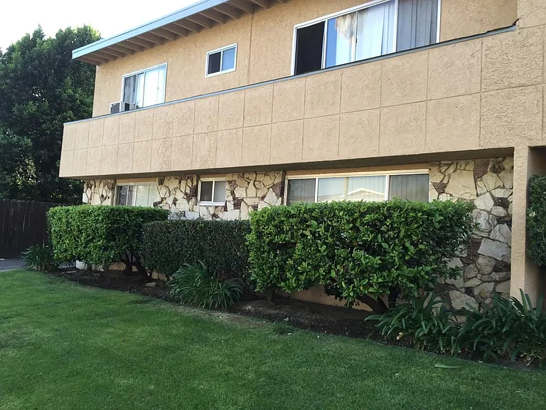 8343 Amigo Ave — Photo 2