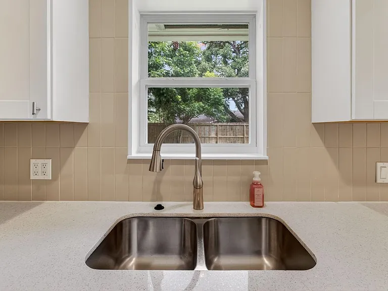 5502 Effingham Dr — Photo 13