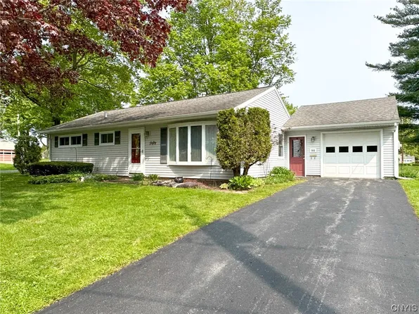 50 Arbor Dr, New Hartford, NY 13413