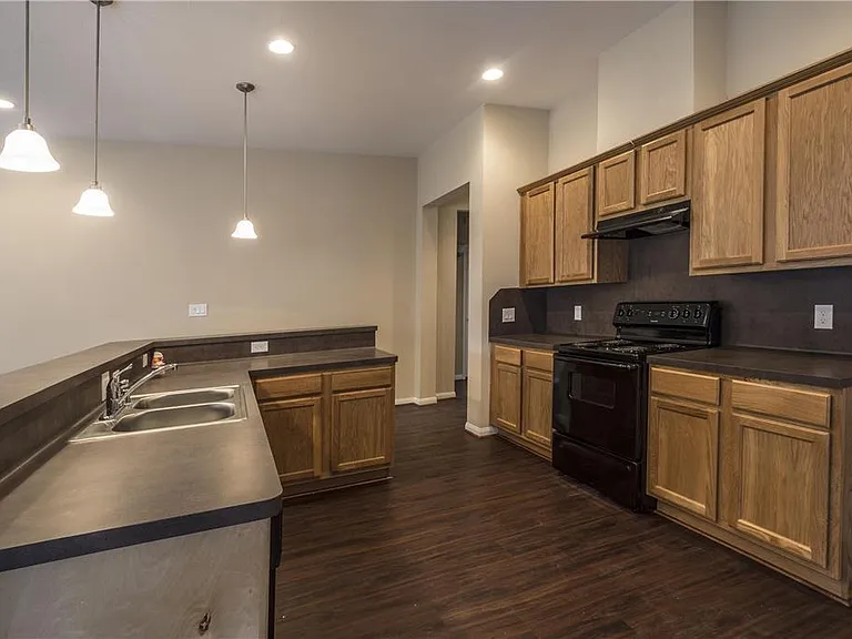 18702 Shay Ln — Photo 4