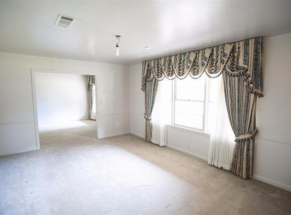 5th image of 4015 Potomac Ave