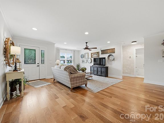 5th image of 2404 23rd Street Dr NE