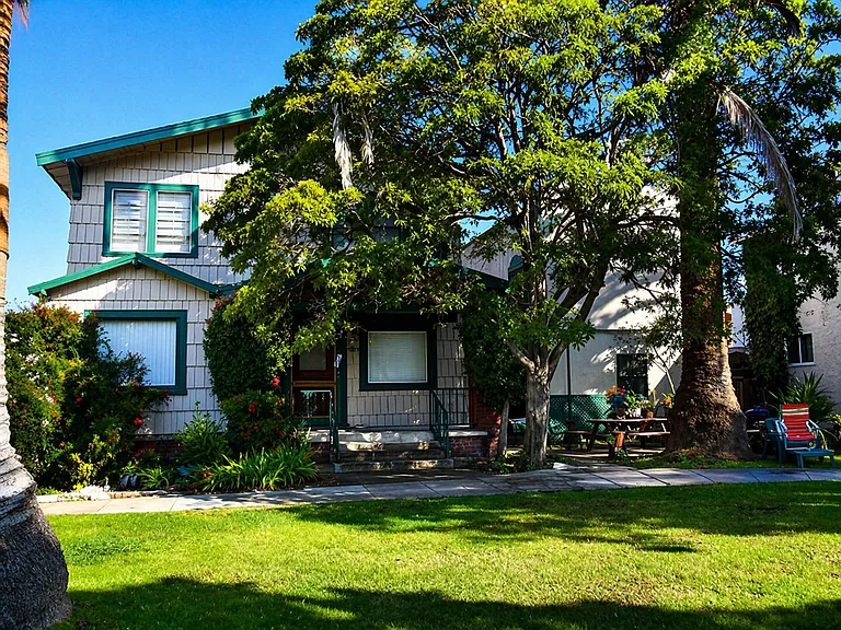 11923-27 Venice Blvd — Photo 1